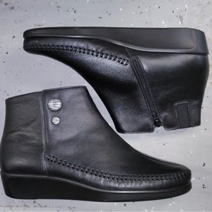 SAS "Jade" Bootie size 9WW